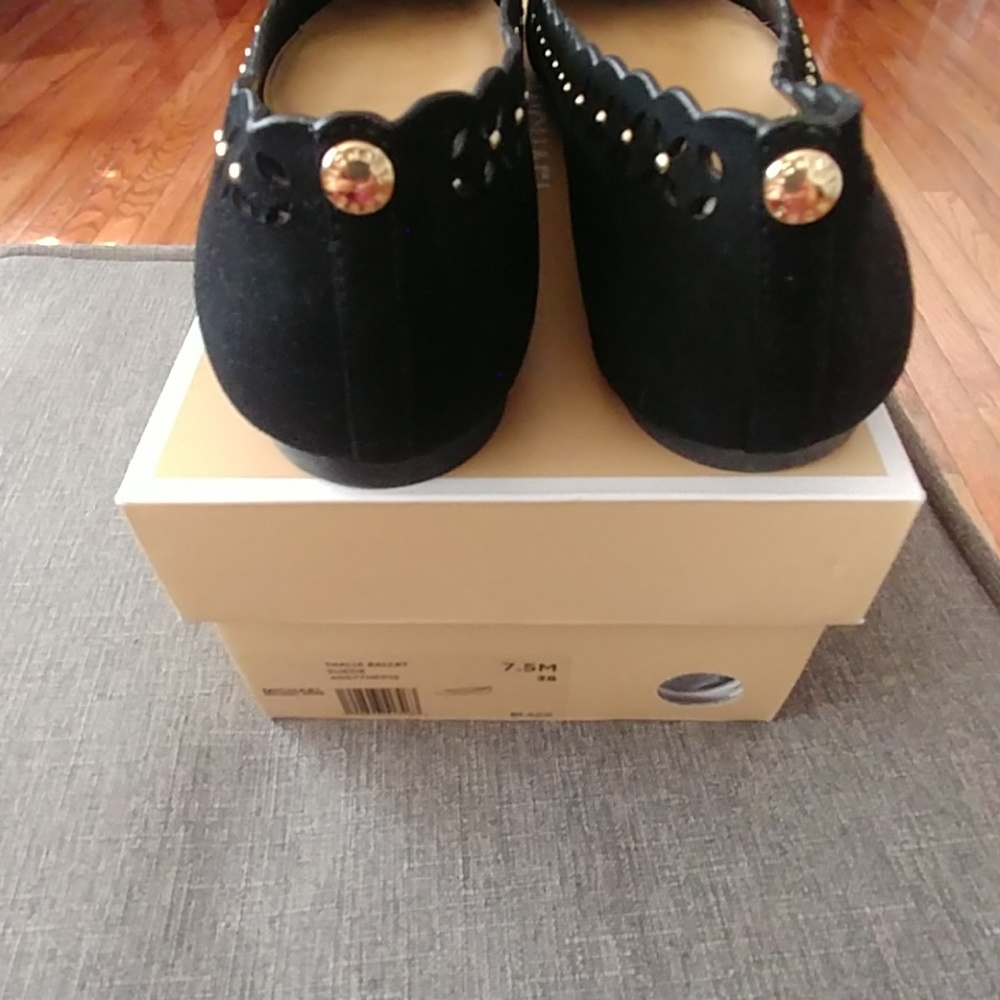Shoes - Picture 4 of 4